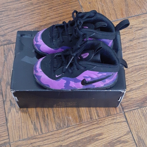 Baby Nike Shoes - Picture 2 of 4